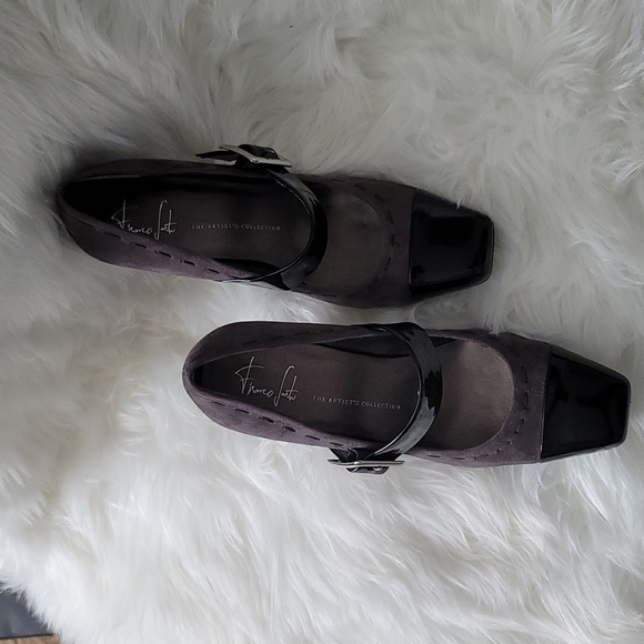 Shoes - Picture 4 of 4